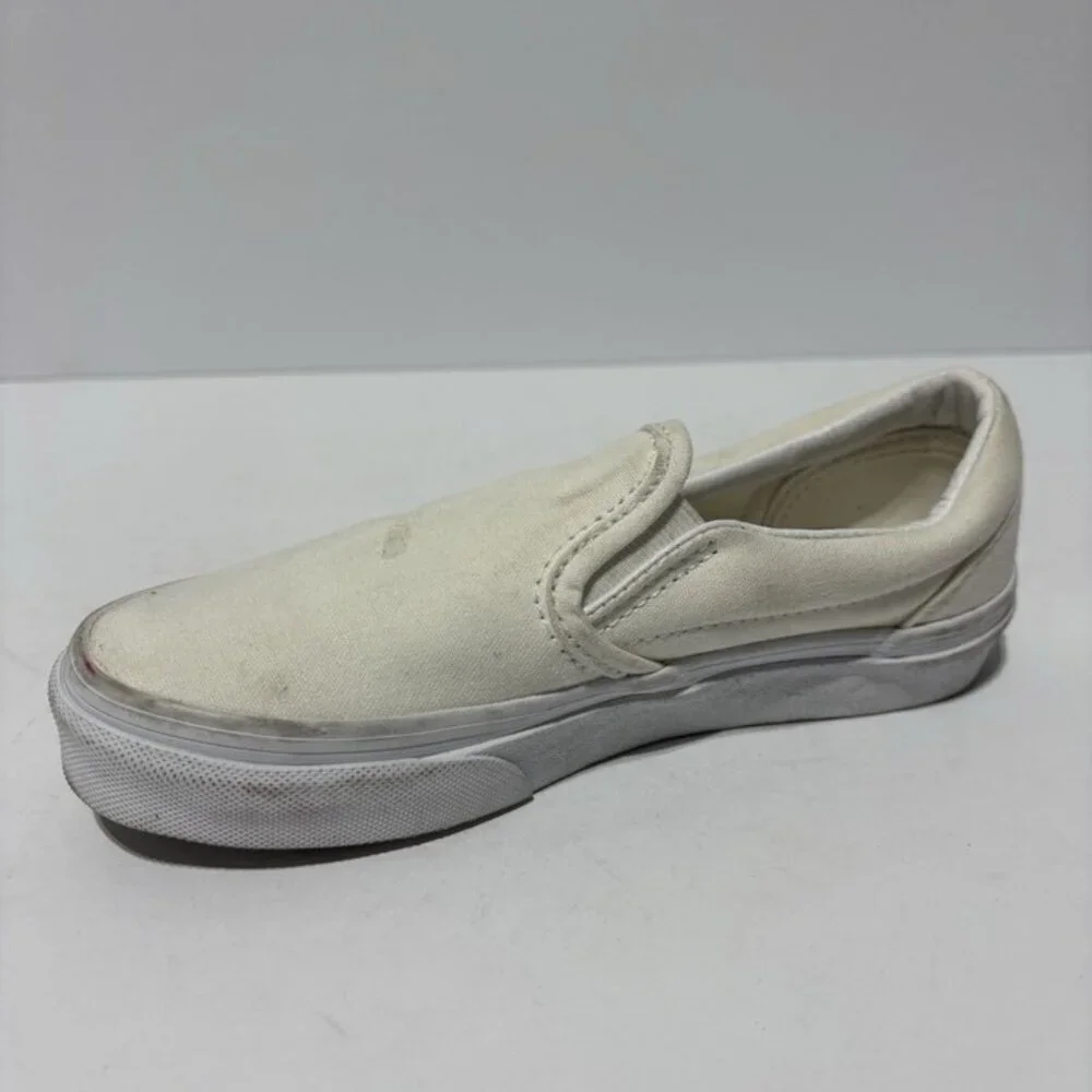 Vans Kids’ Classic Slip-On Sneakers White, Girls’ Size 1